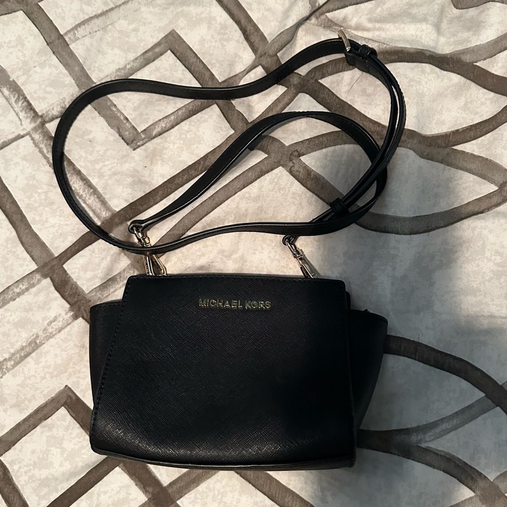 Black Michael kors crossbody MK